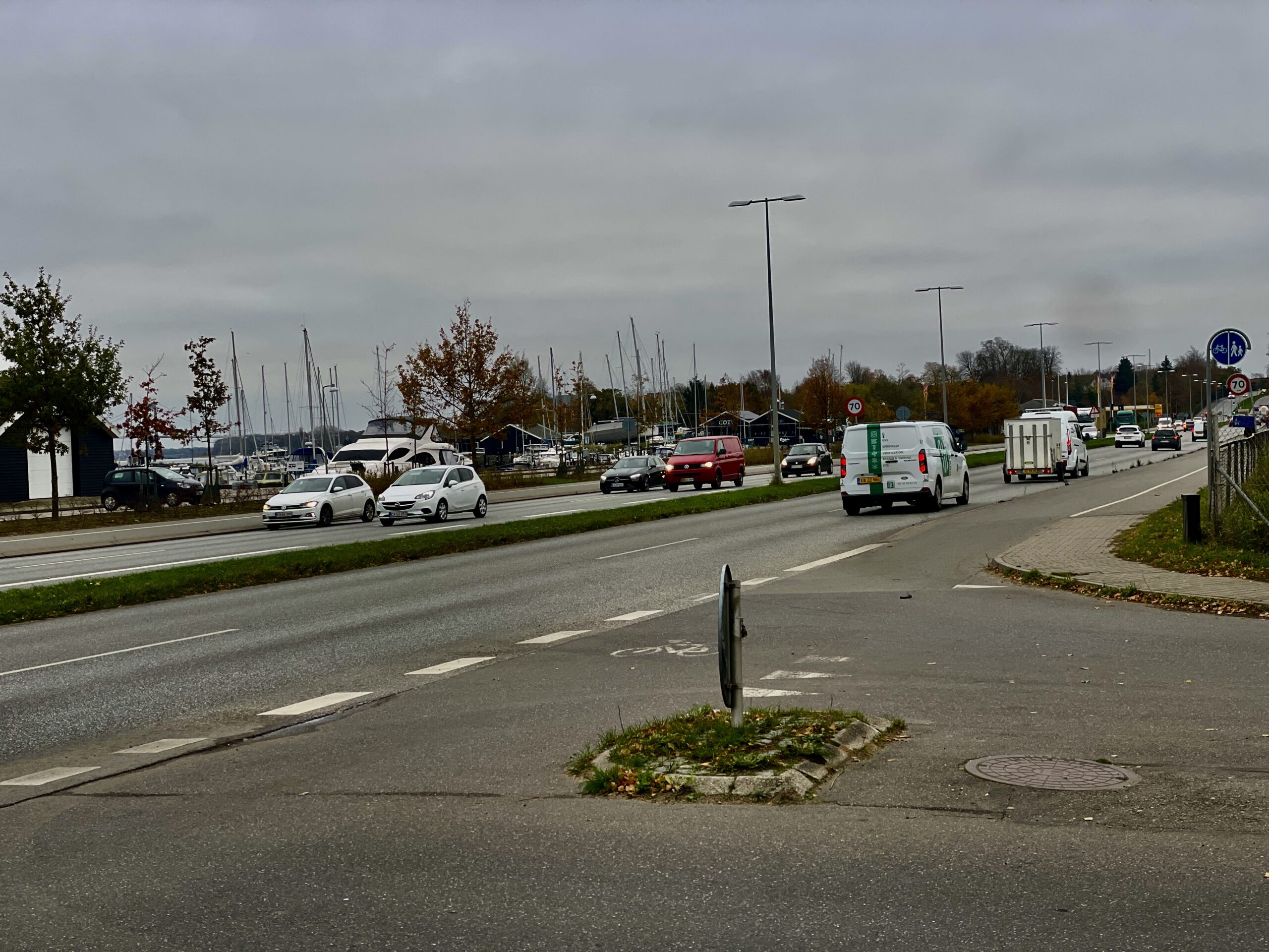 Trafikeret vej under politisk lup