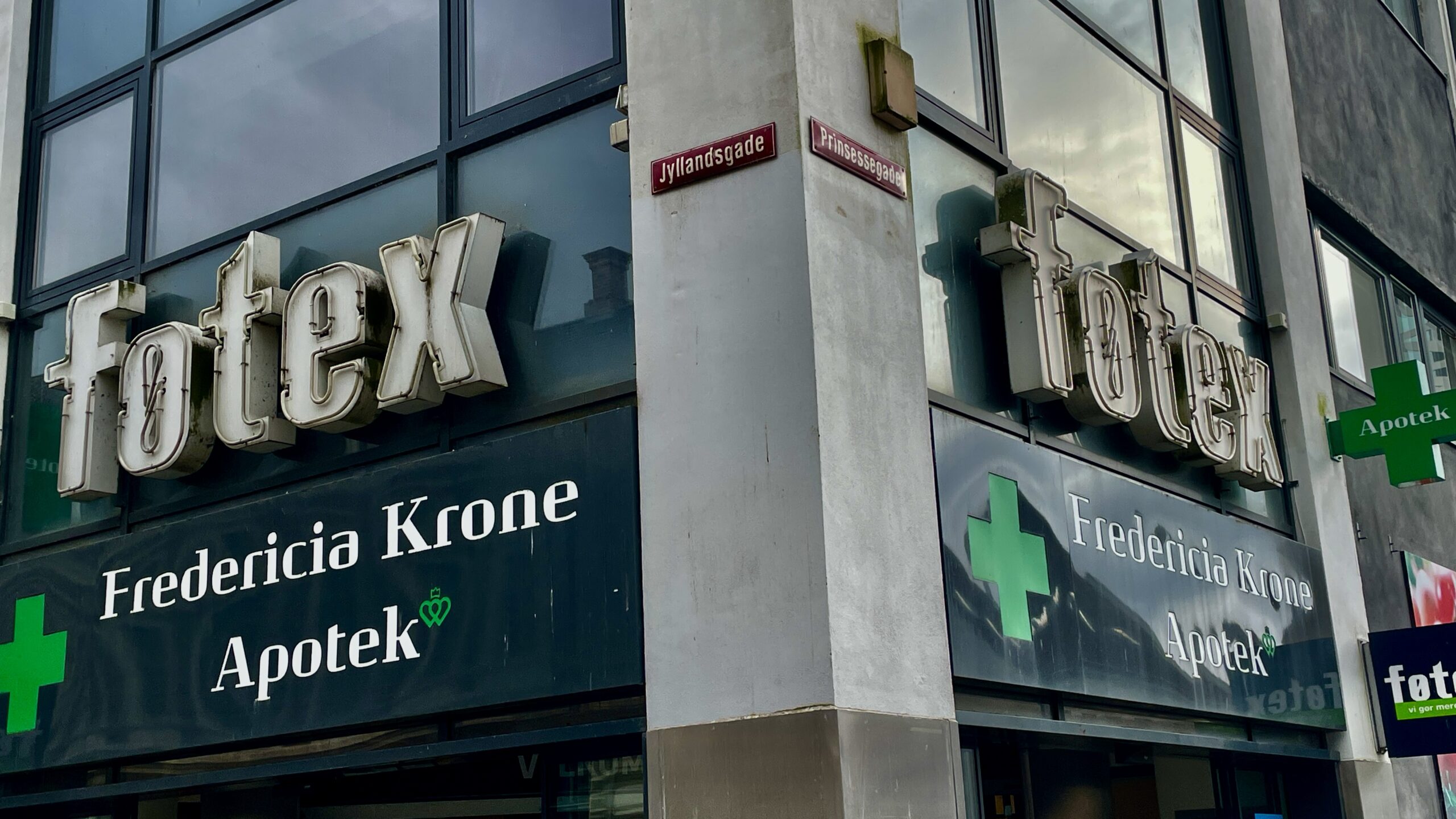 Mand lavede nazihilsen foran Føtex