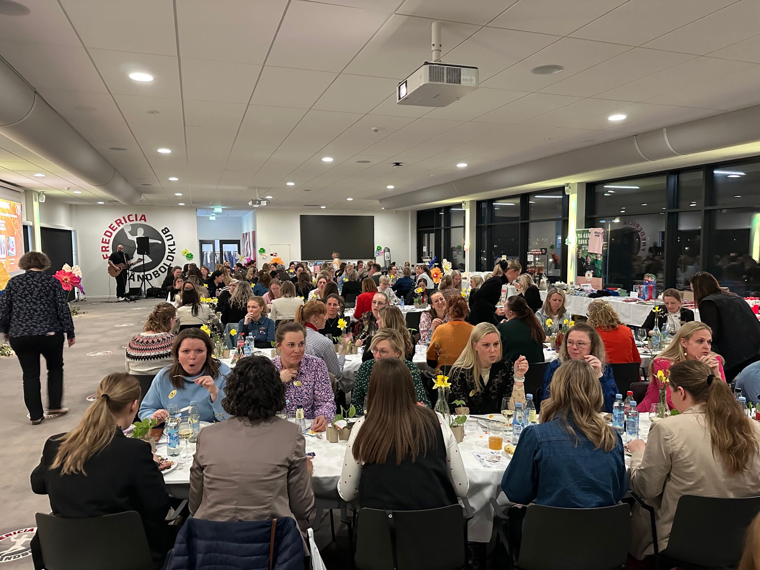 Ladies Circle Fredericia samlede 37.500 kr. ind til Julemærkehjemmene