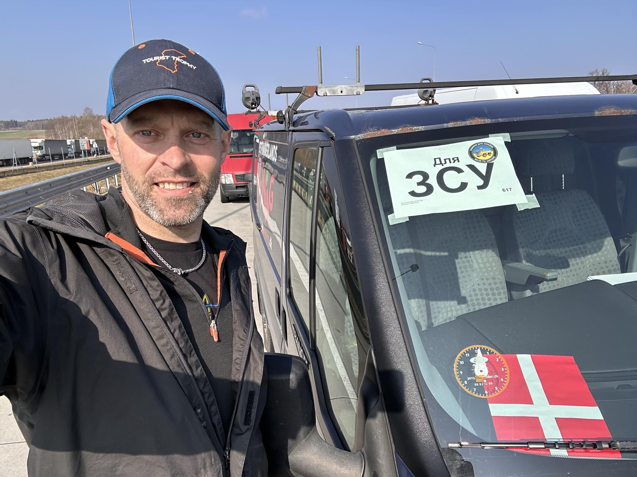 Han kunne ikke holde ud at sidde stille – Flemming fyldte bilen og kørte mod krigen