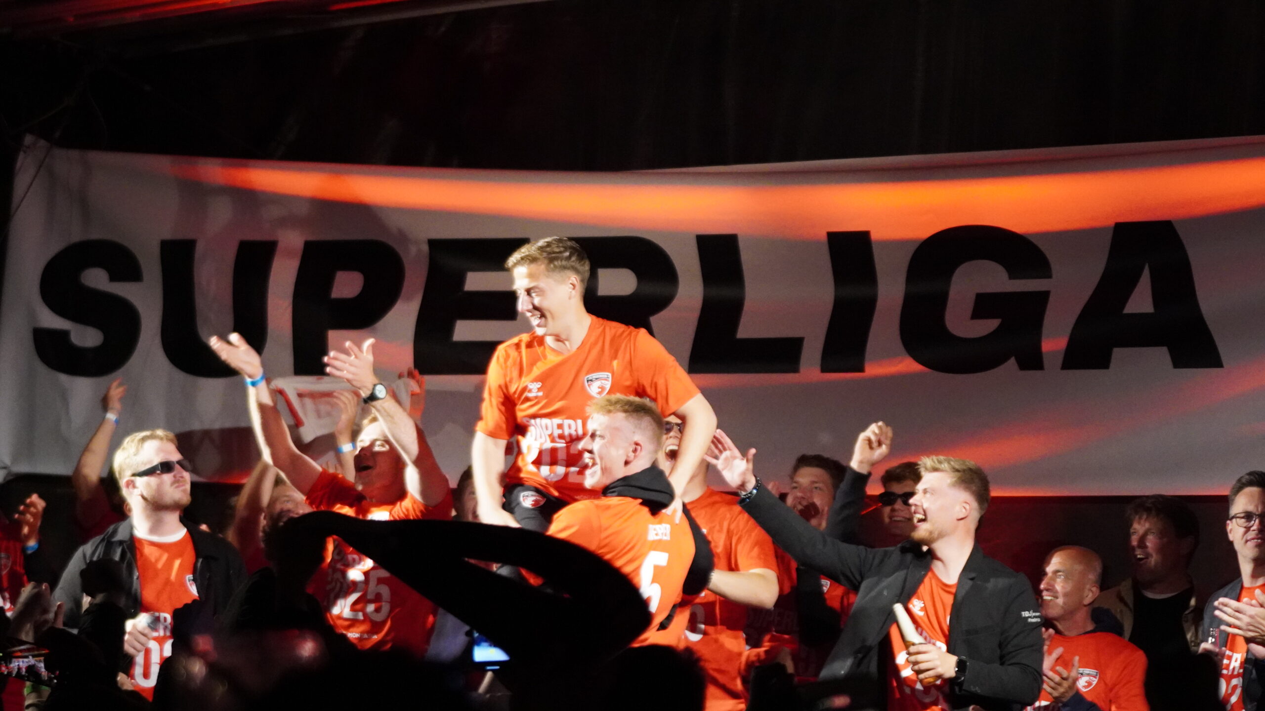 En nat, Fredericia aldrig vil glemme: Superliga-oprykningen fejret med brag