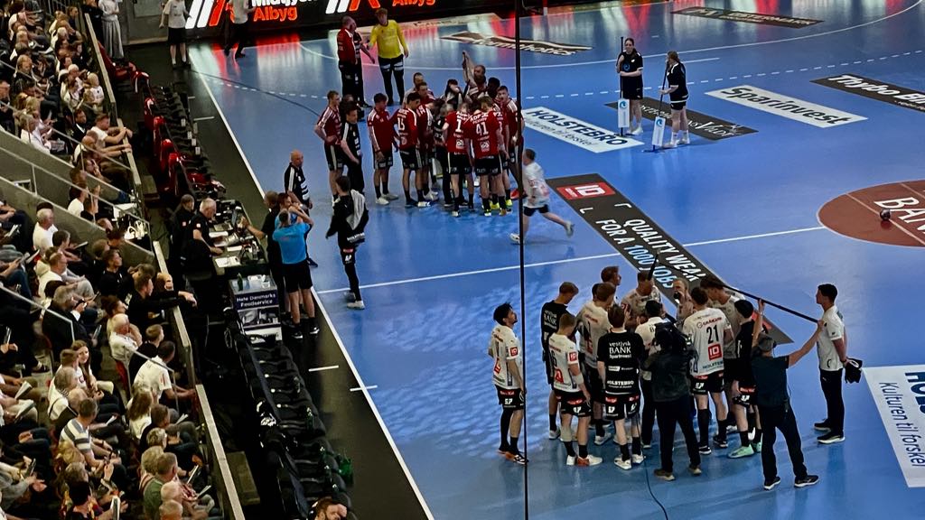 FHK tabte trods flot målmandsindsats – semifinaledrømmen hænger i tynd tråd
