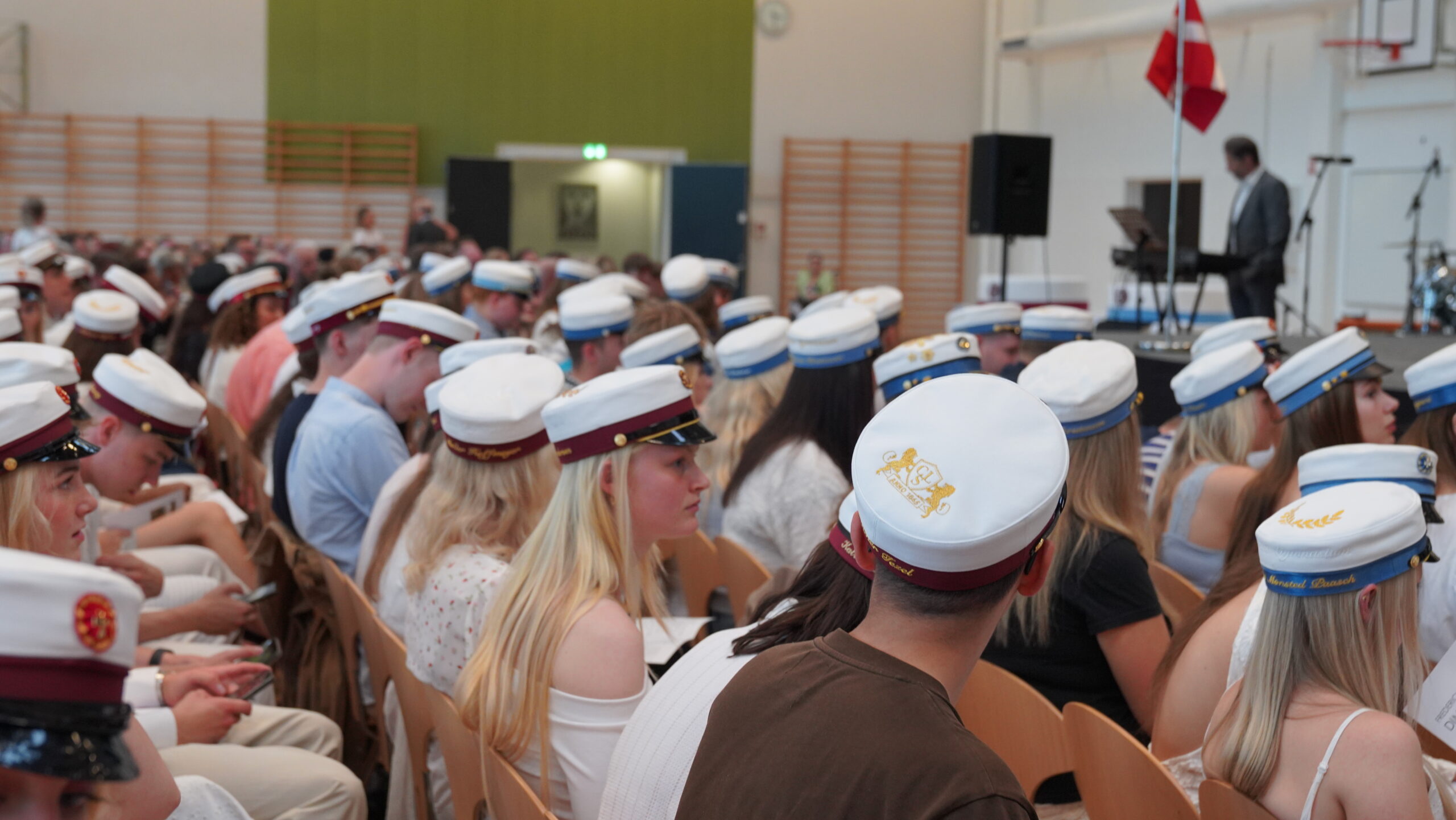Tillykke studenter, tiden er jeres