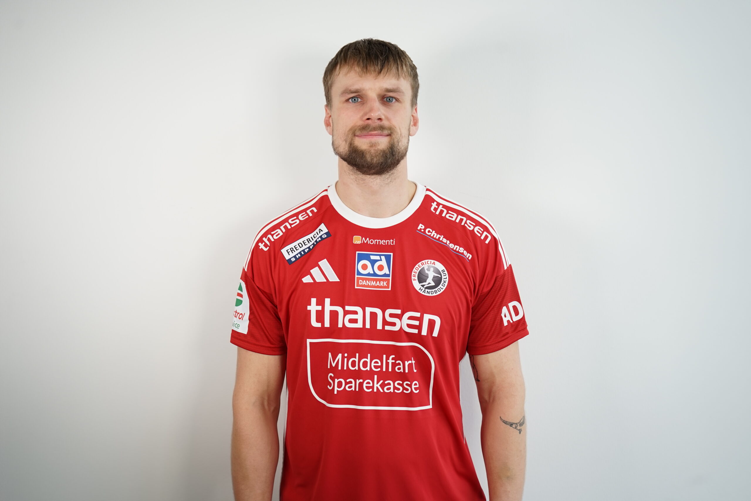 Thymann klar til debut i den røde trøje – får familiebesøg i Skansen