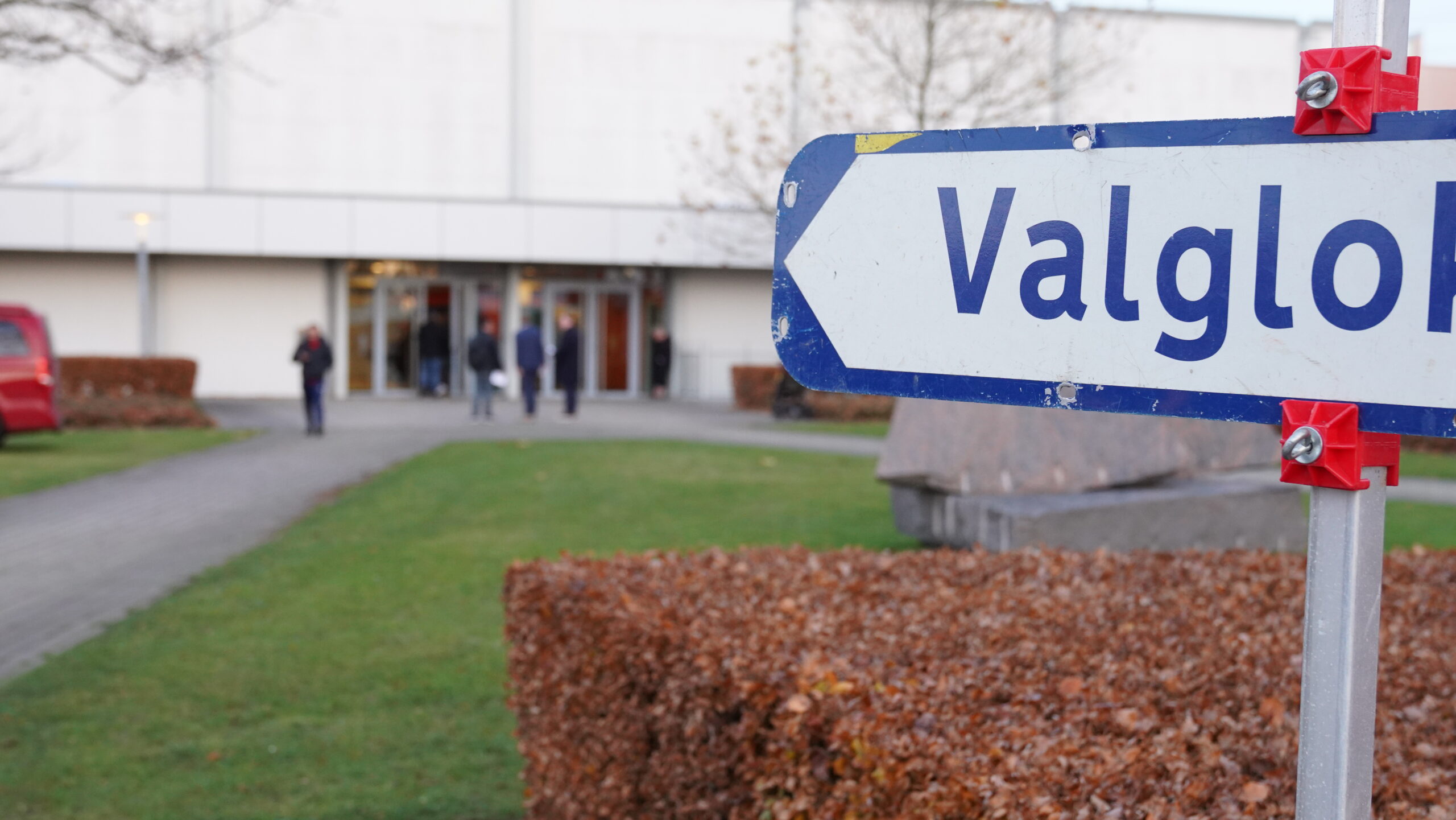 Fejl på valgkort skaber ændringer ved afstemning på gymnasium