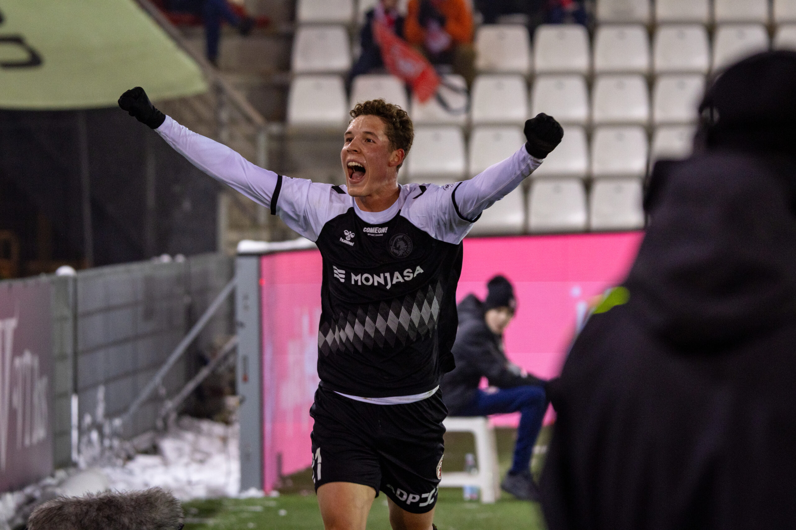 FC Fredericia overlever stormen og vinder lokalbraget 3-2 i Vejle