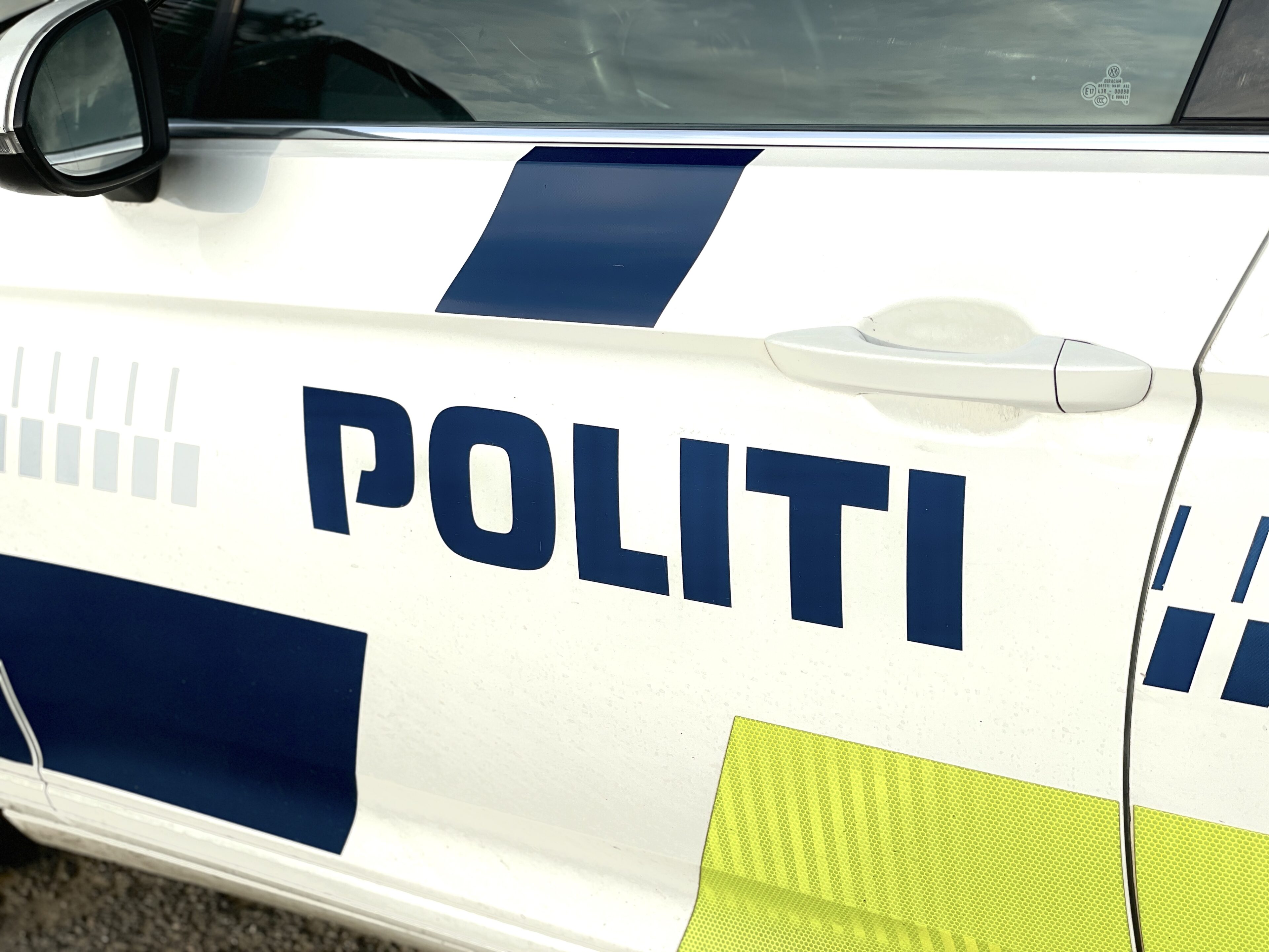 Supermarkedstyv efterlyst efter kaotisk kassekup