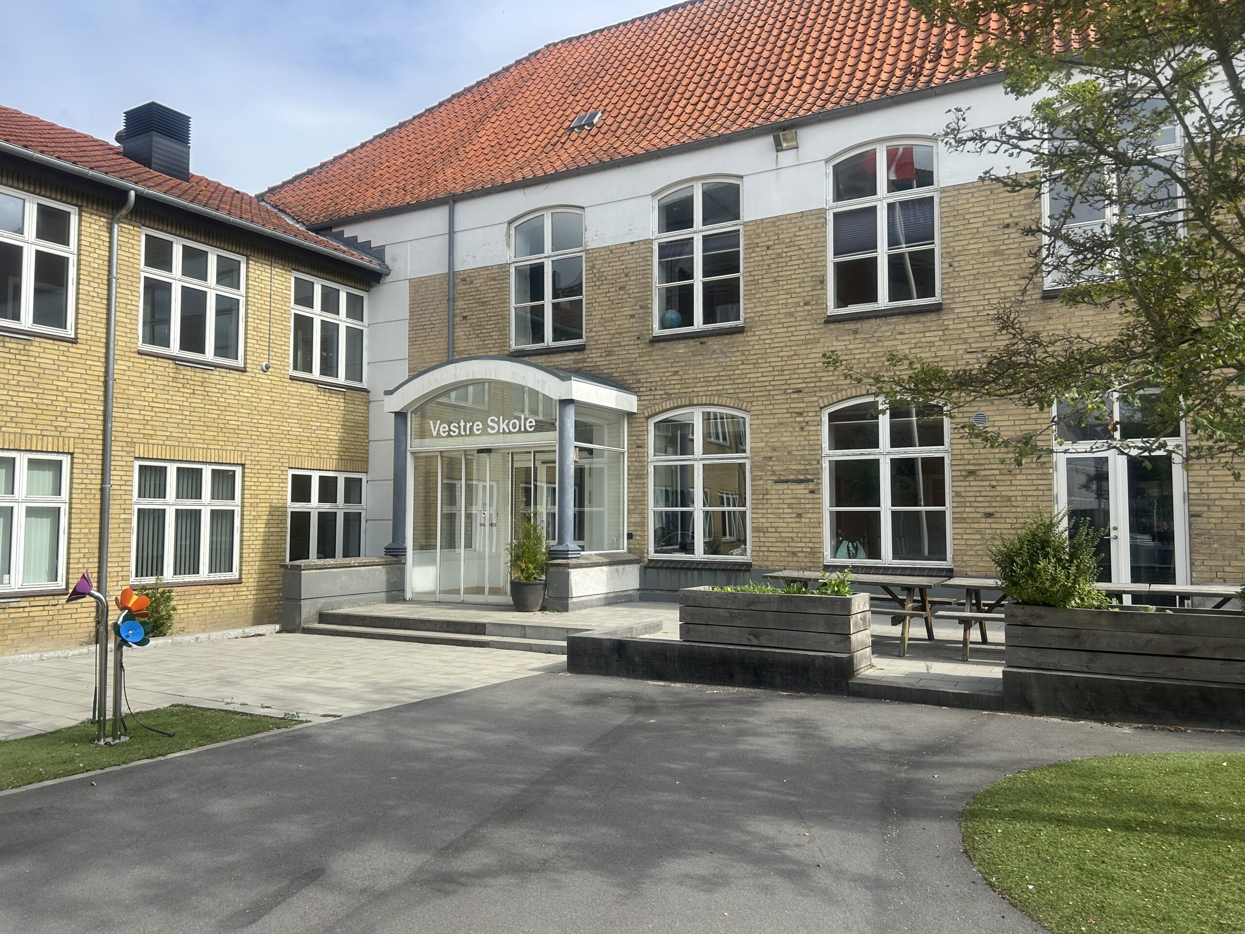 Vestre Skole bygger multibane for egne sparepenge