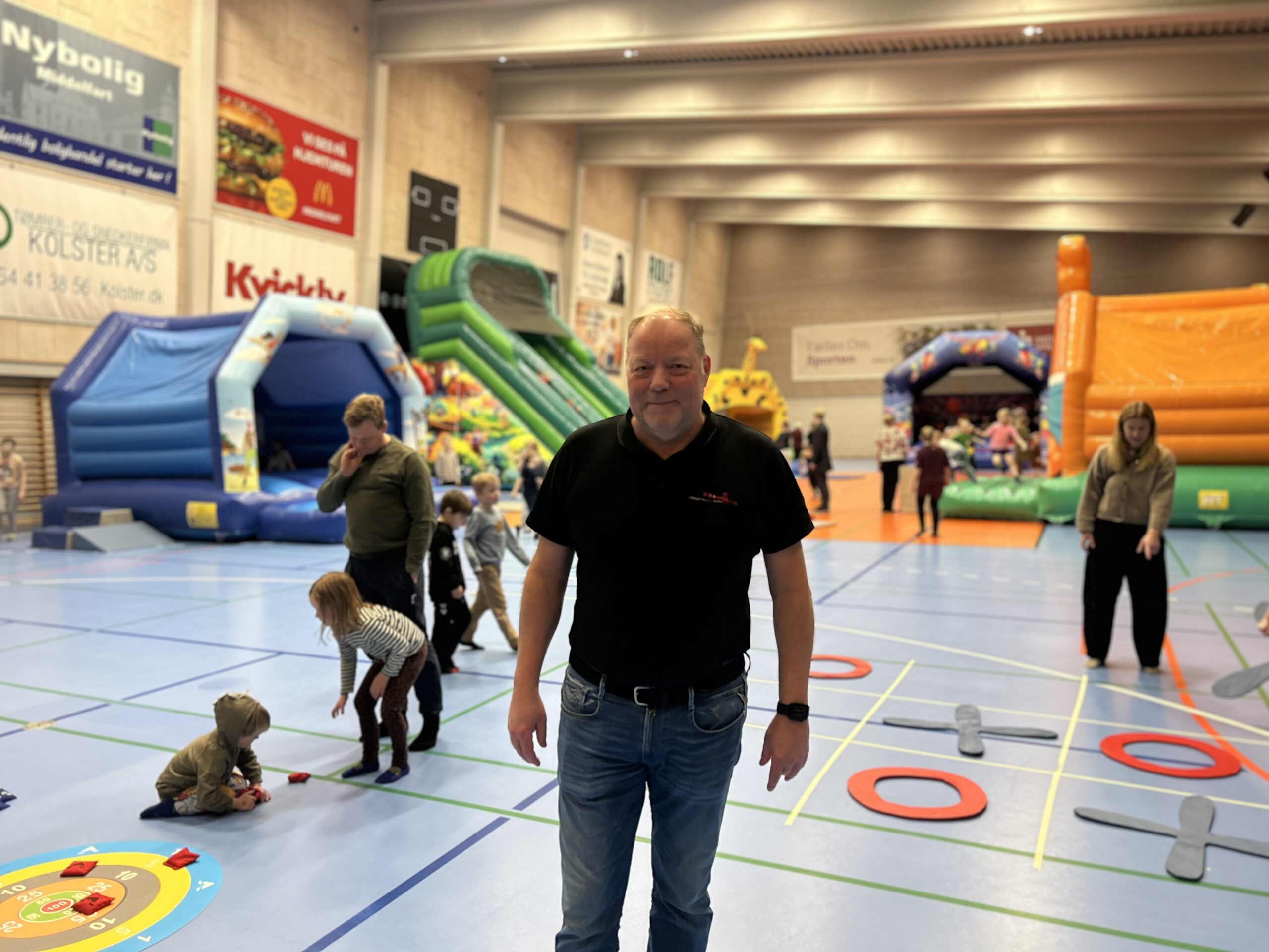 Familier strømmede til vinterleg i hallerne: »Det er dejligt, når vi laver noget, og det virker«