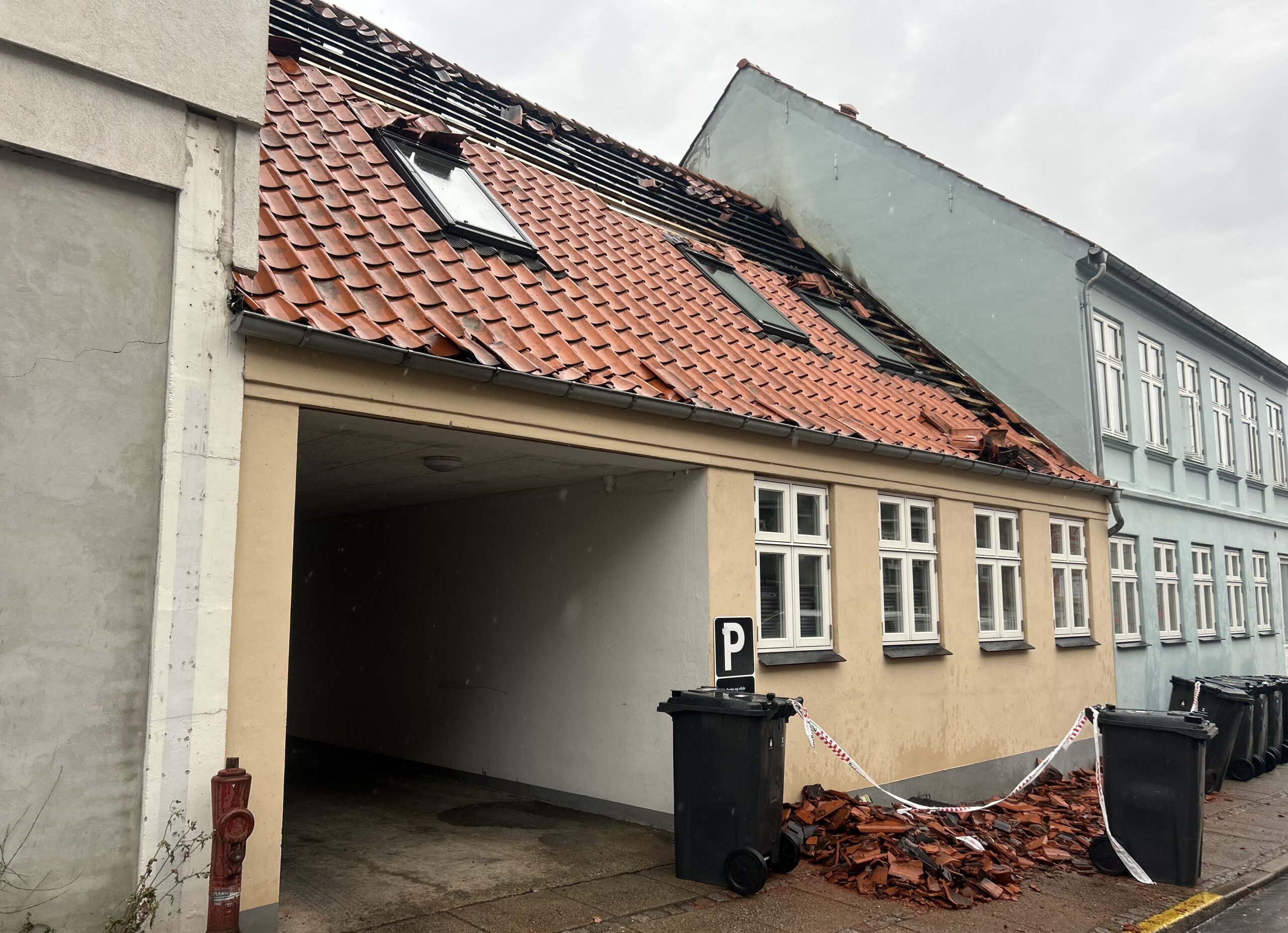 Brand i Købmagergade: To personer og to hunde reddet ud gennem tagvindue