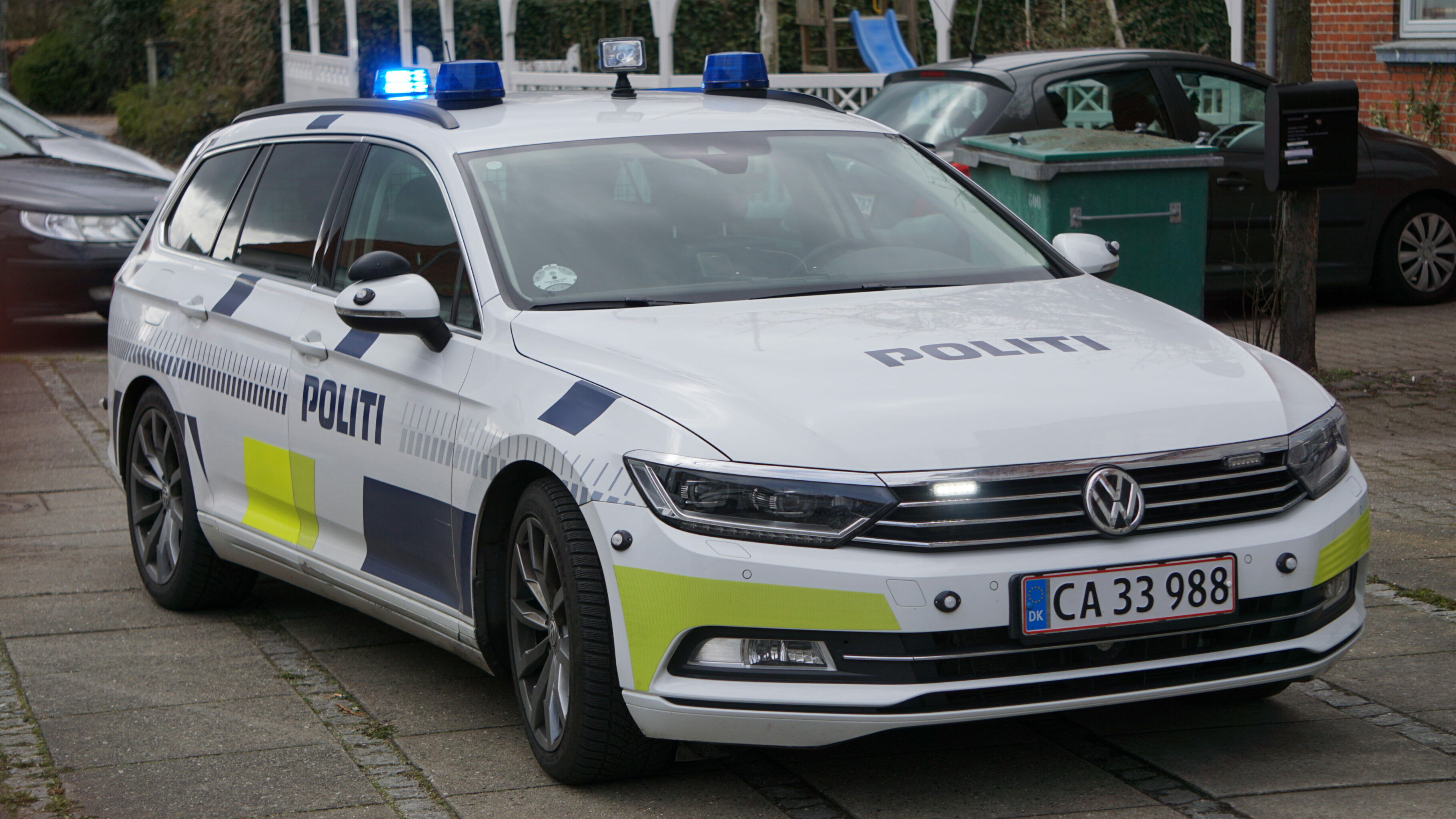 Mænd stoppede bilister ved tankstation – politiet rykkede ud