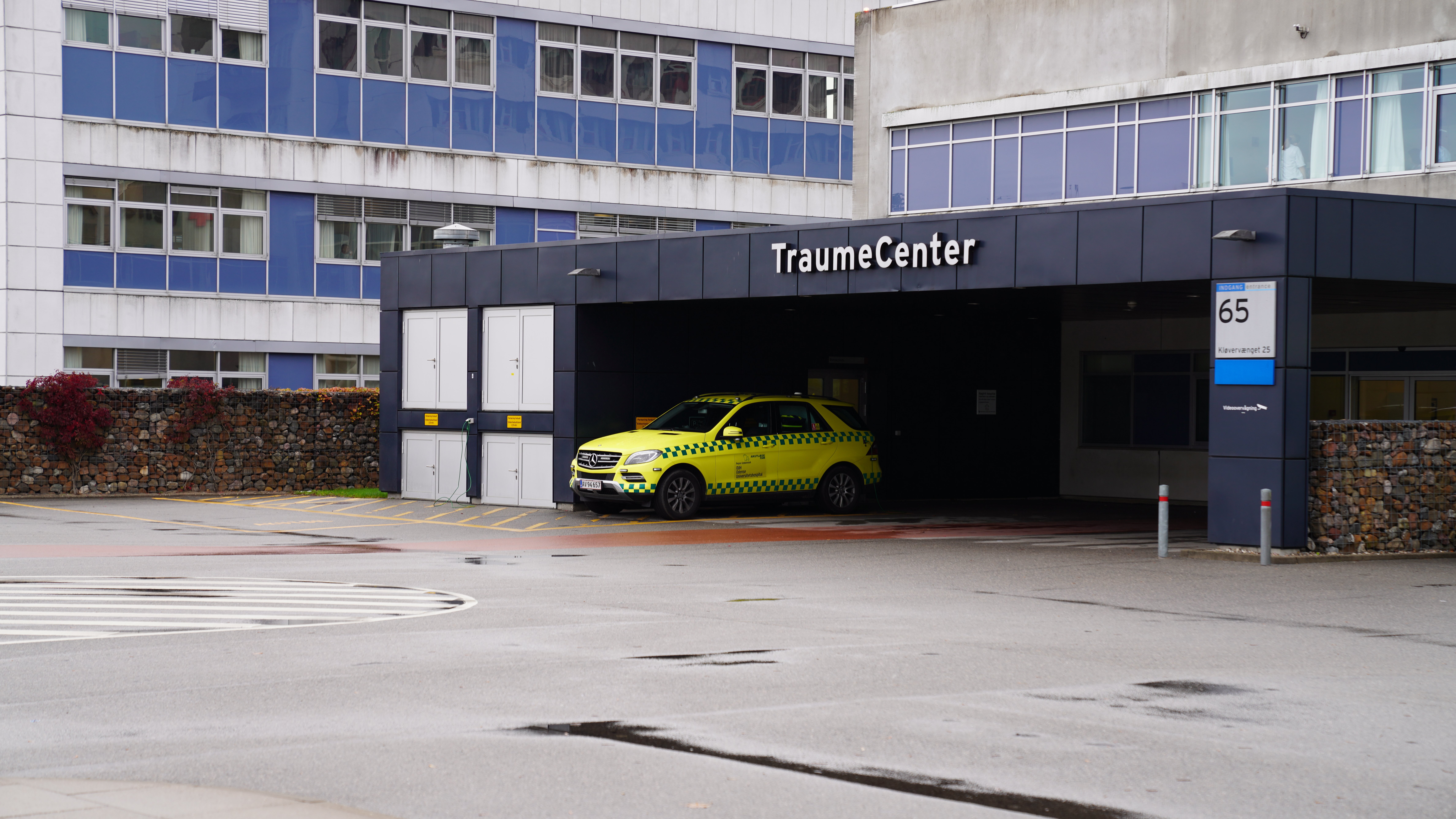 Kvinde alvorligt kvæstet i motorvejsuheld ved Kolding – familie retter tidligere oplysninger